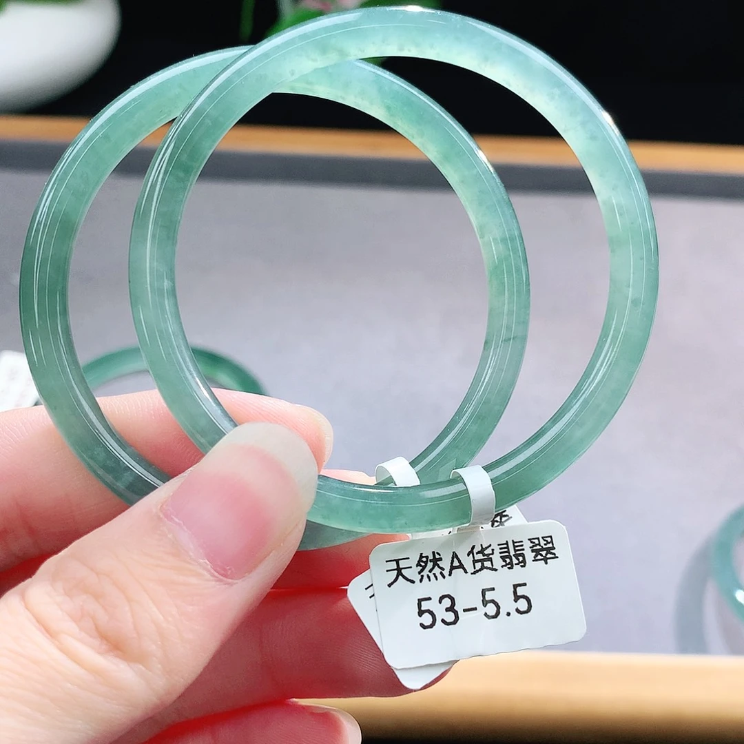 未镶嵌手镯（圆镯）翡翠