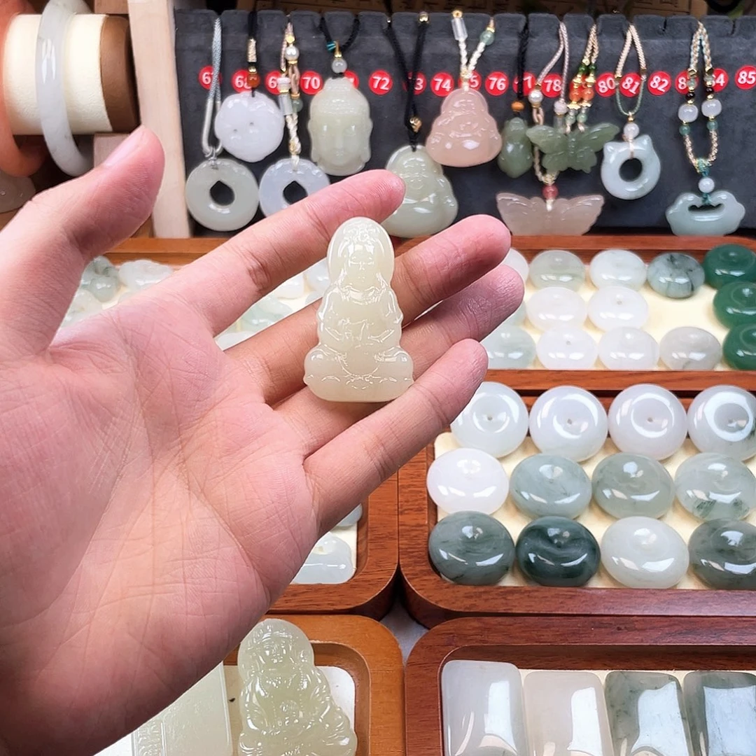 石英质玉未镶嵌颈饰
