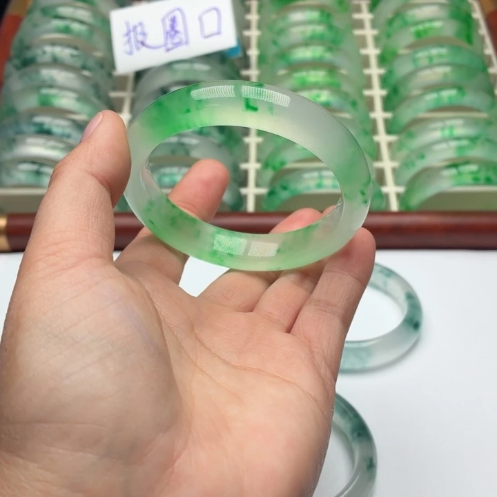 风***翼石英质玉未镶嵌手镯