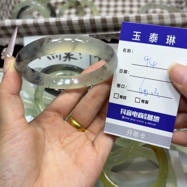 未镶嵌岫玉手镯天然