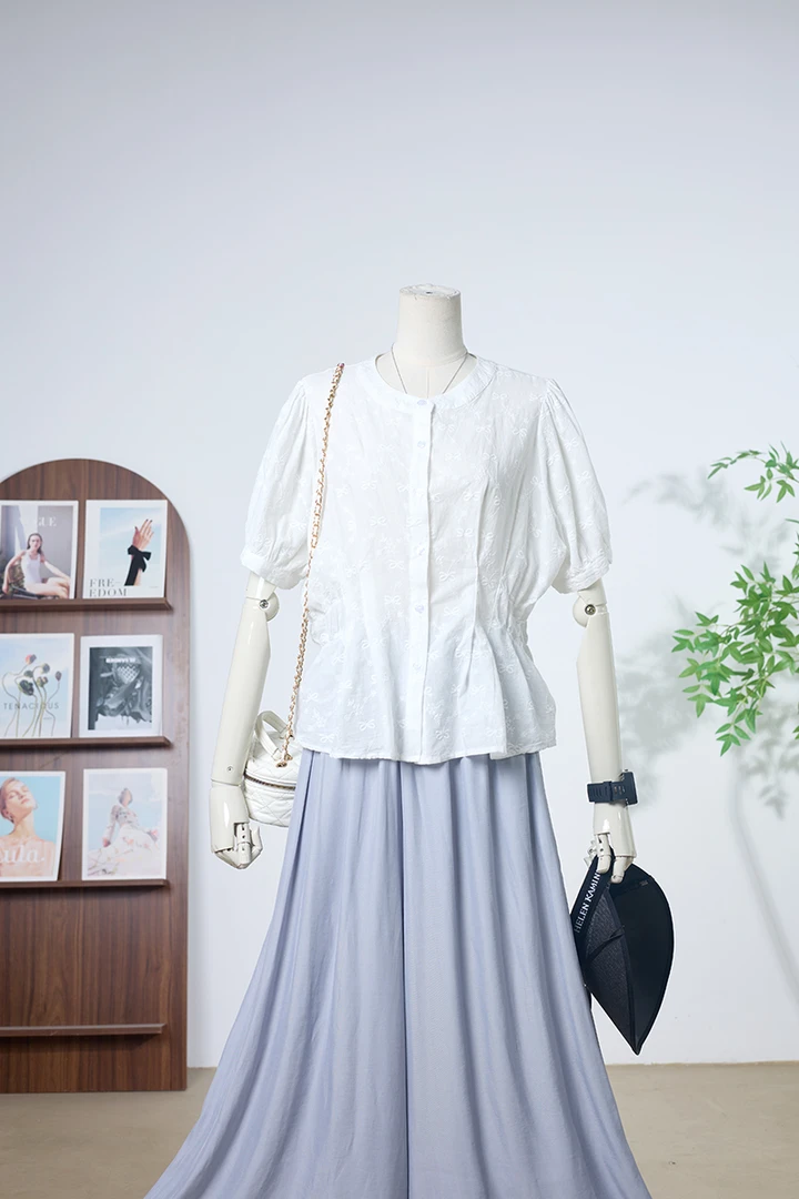 白色韩系时尚减龄重工镂空刺绣短袖衬衫女夏休闲百搭圆领娃娃衫