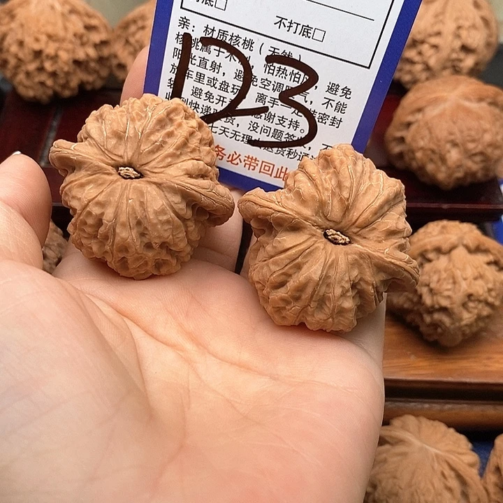 吊坠桃核血麒麟狮子头42