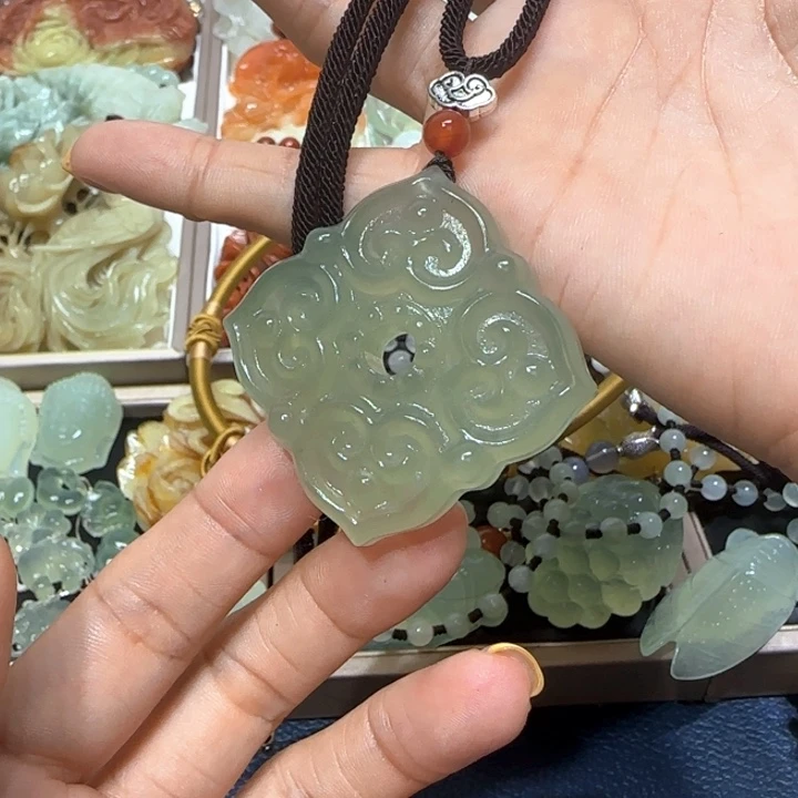 蛇纹石玉未镶嵌吊坠