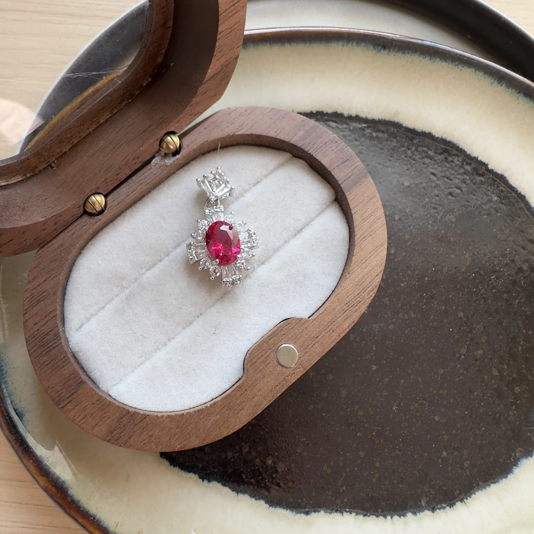 培育红宝石吊坠