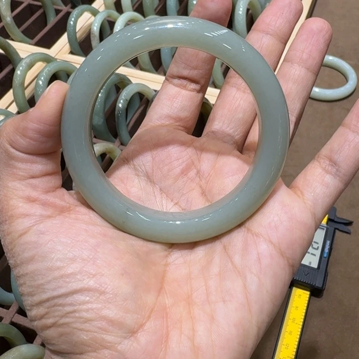 Y***e和田玉（糖玉）未镶嵌手镯