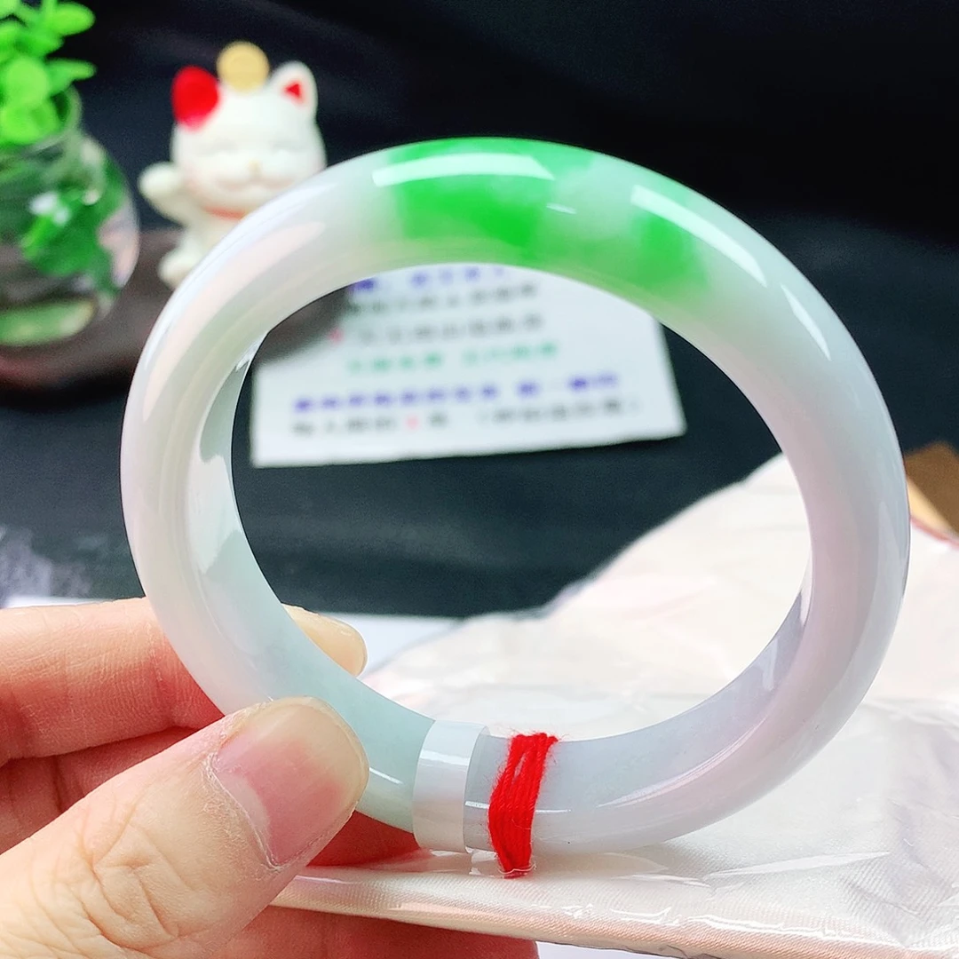 翡翠手镯未镶嵌56圈