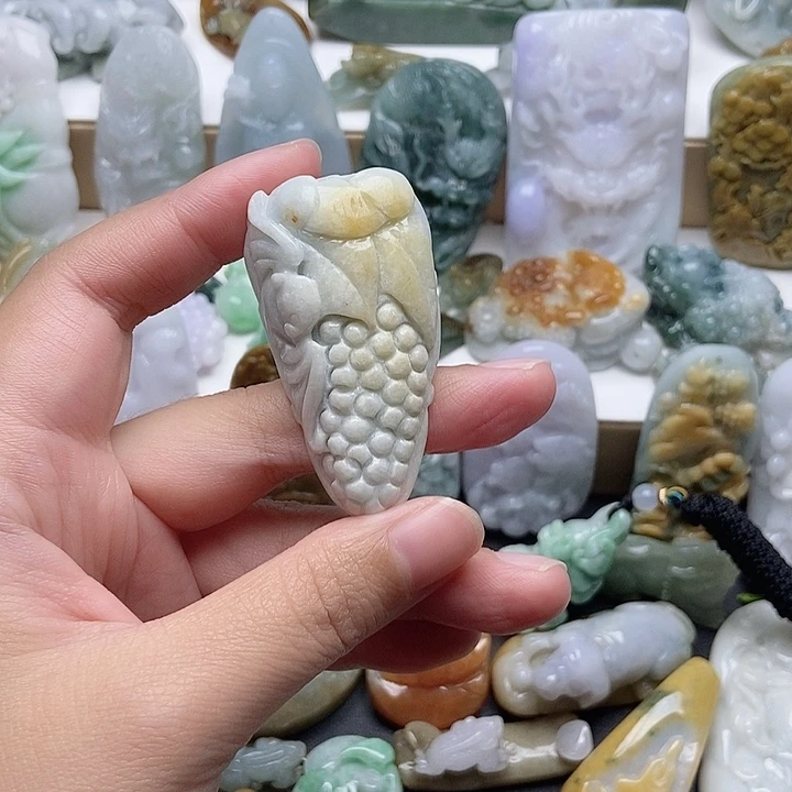 翡翠未镶嵌颈饰翡翠