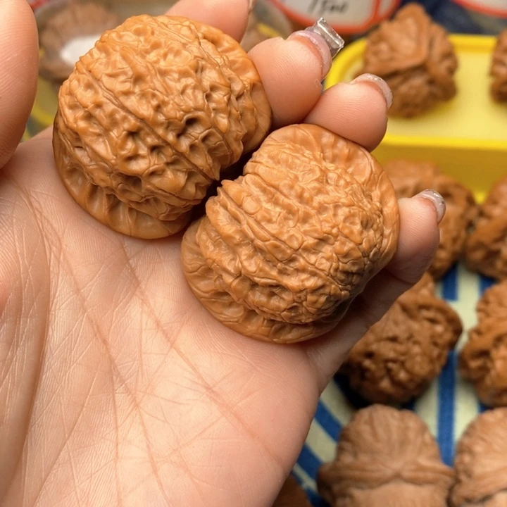 炖***儿桃核吊坠血麒麟核桃