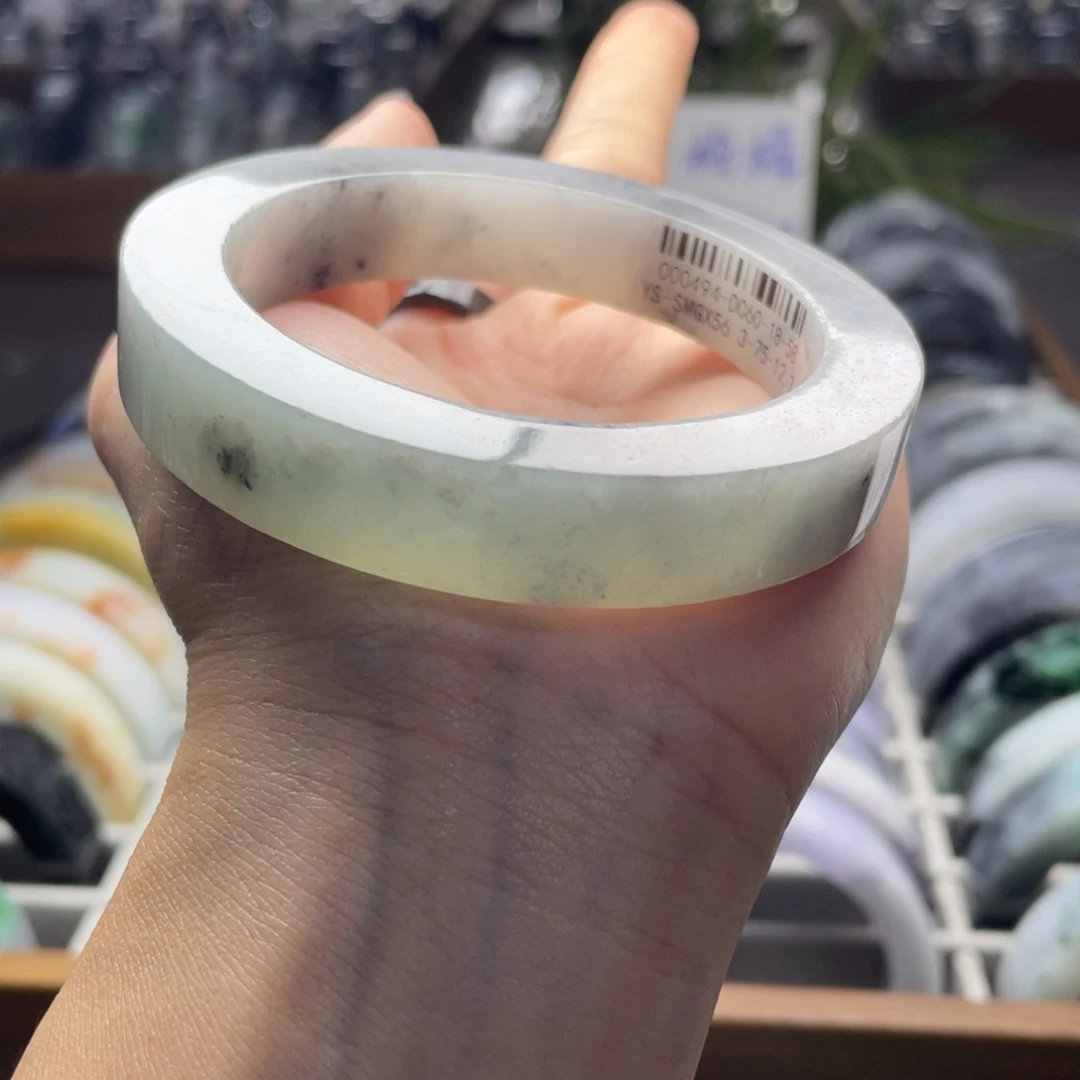 定制翡翠未镶嵌翡翠手镯