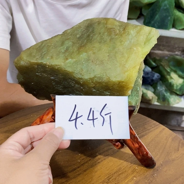 楼***发未镶嵌蛇纹石玉原石