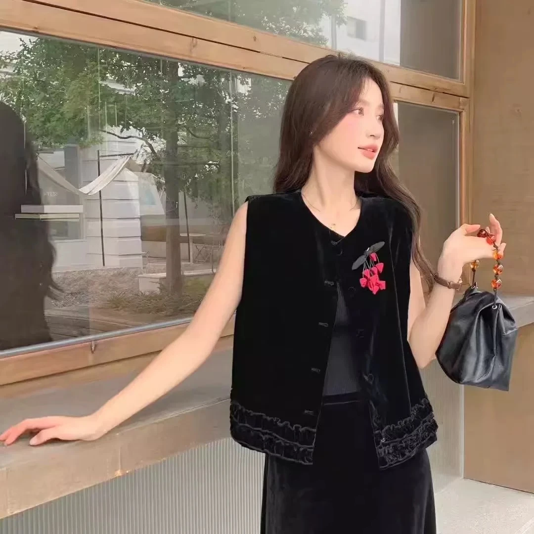 湘湘严选-新中式国风丝绒马甲背心女秋新款圆领包边胸花无袖上衣