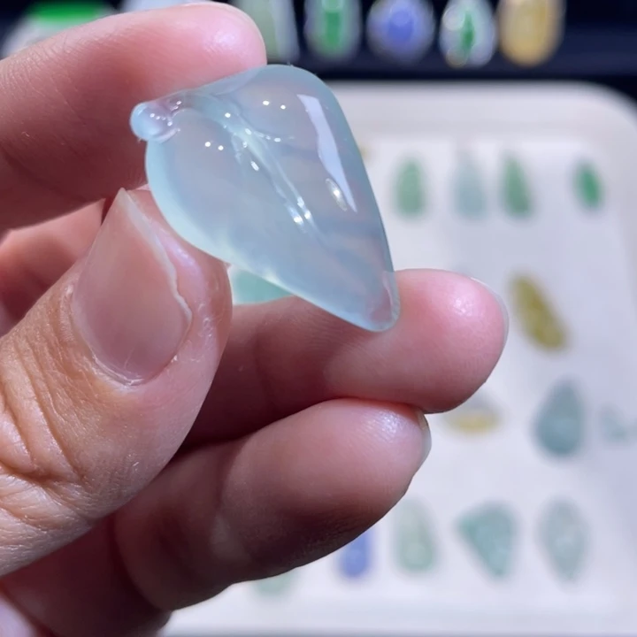 翡翠未镶嵌颈饰叶子