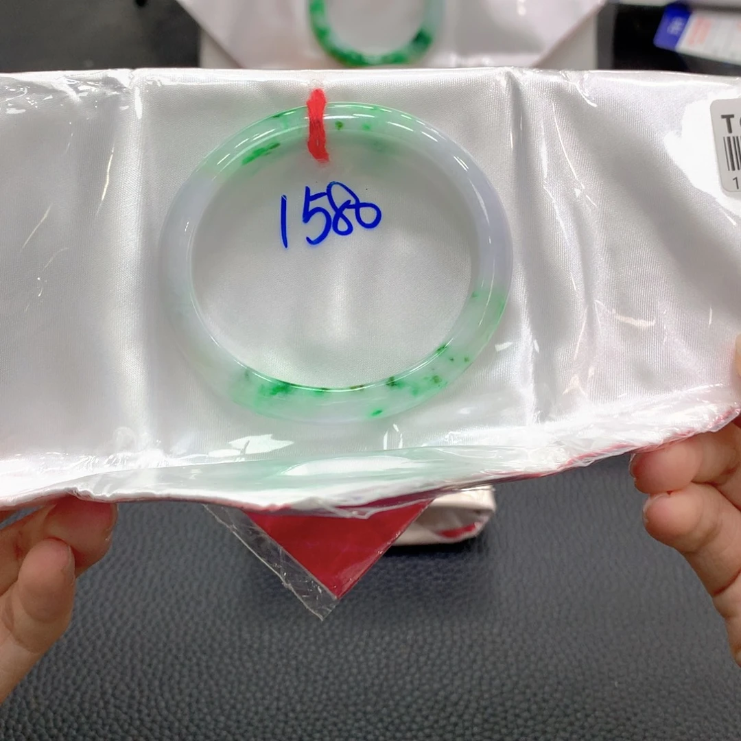 翡翠未镶嵌手镯贵妃