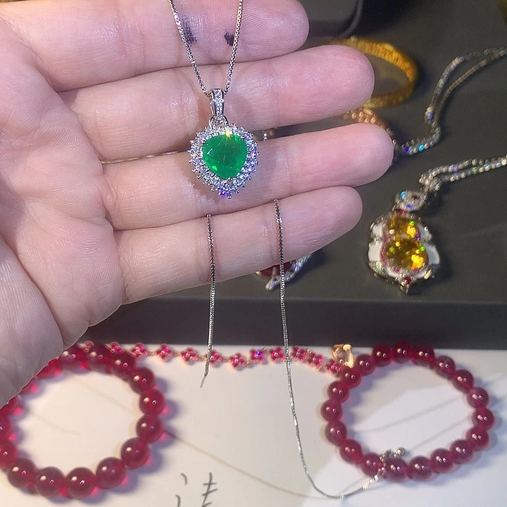 非金属53吊坠。