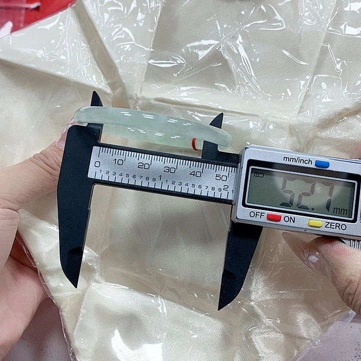 翡翠手镯未镶嵌15.