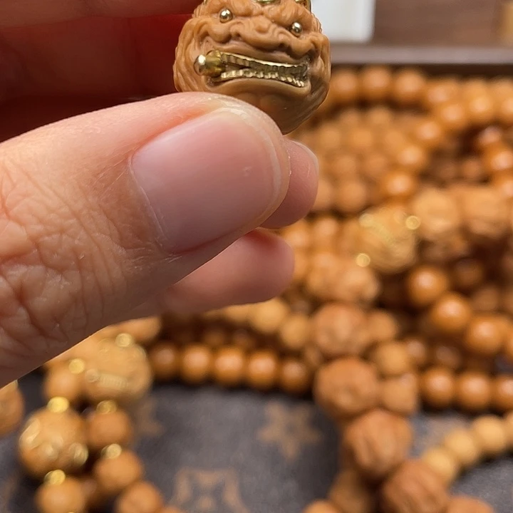 曹***祯猴头核桃吊坠烟鬼有瑕