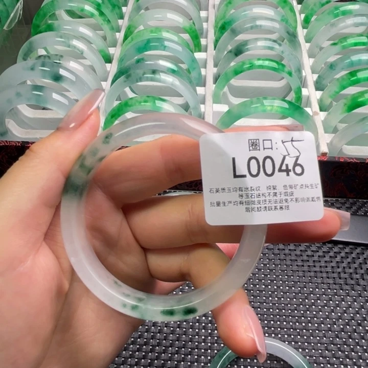 爱***猫石英质玉手镯未镶嵌L0046