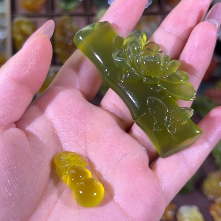 未镶嵌蛇纹石玉颈饰?*宝随机发