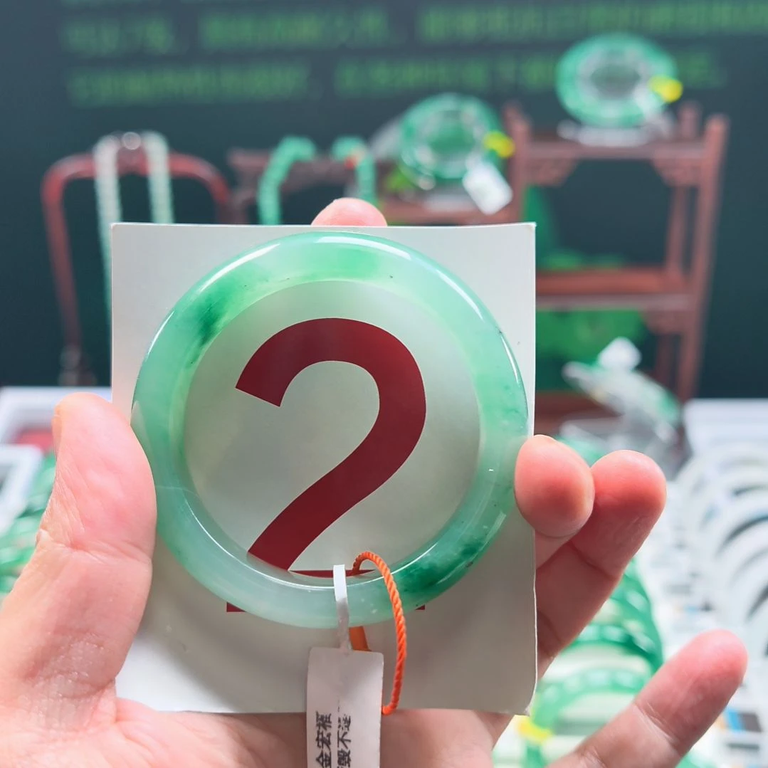 石英质玉（非洲翠）未镶嵌手镯