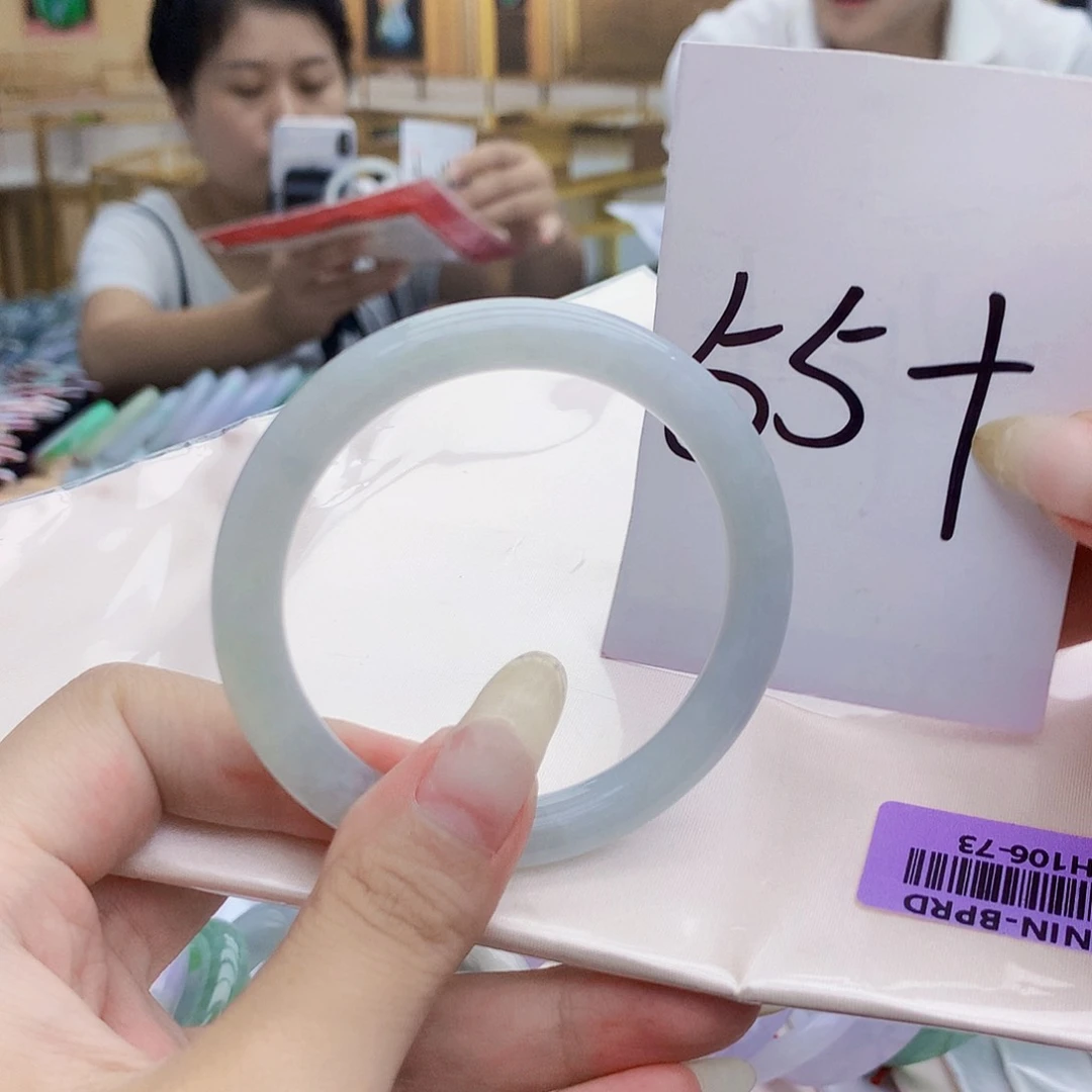 翡翠手镯未镶嵌09999……