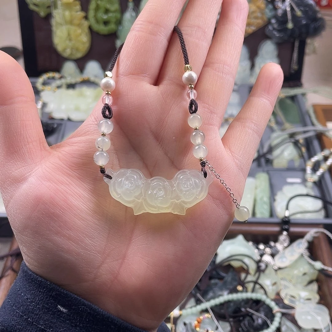 岫玉未镶嵌吊坠(赠链)