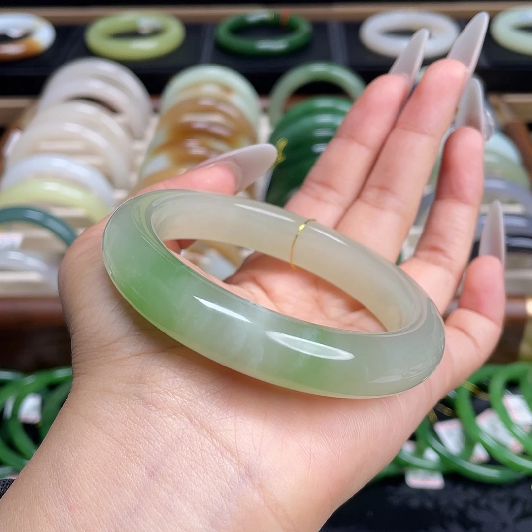 和田玉未镶嵌手镯冰翠！