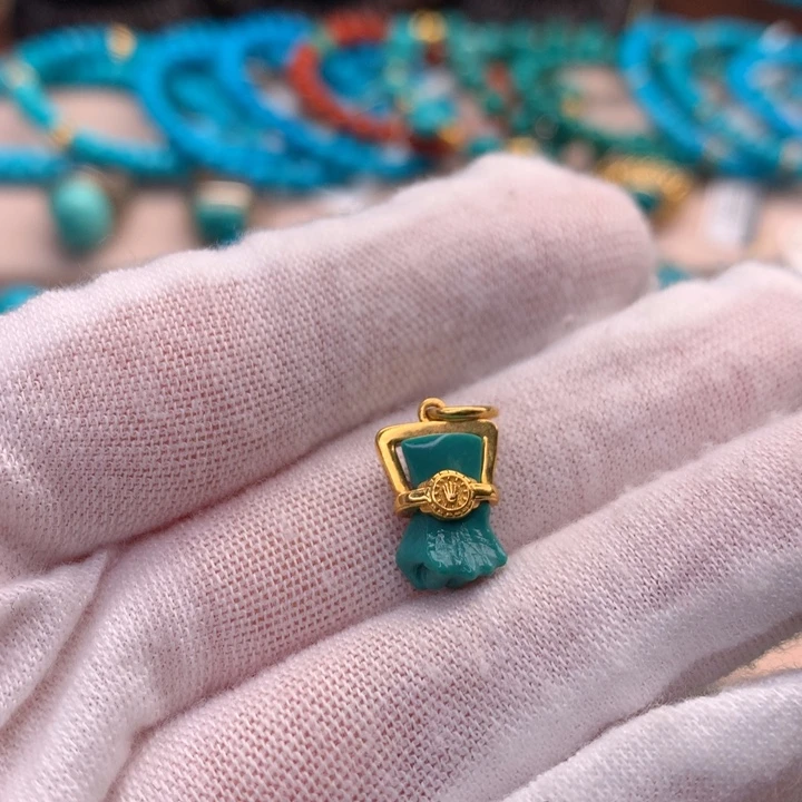 绿松石18K金镶嵌湖北天然原矿绿松石