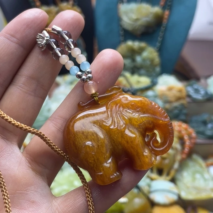 蛇纹石玉未镶嵌颈饰