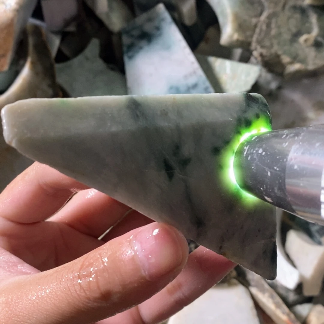 颈饰未镶嵌翡翠天然翡翠