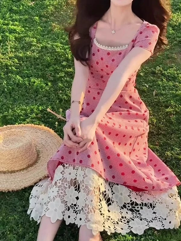 2025夏季新款蕾丝拼接收腰显瘦长裙子法式波点方领泡泡袖连衣裙女