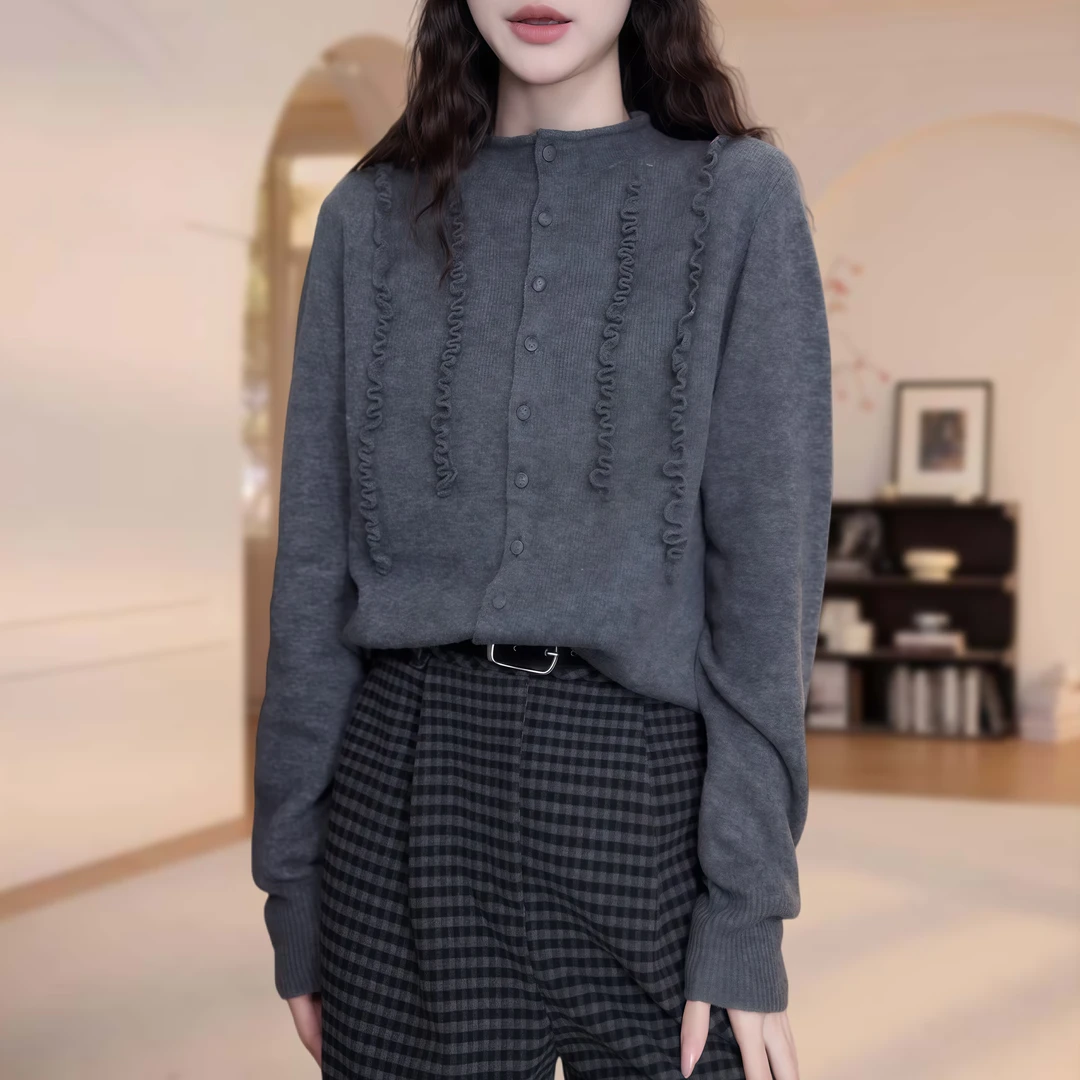 秋冬季纽扣装饰圆领长袖针织衫女2025新款休闲百搭纯色毛衣打底衫