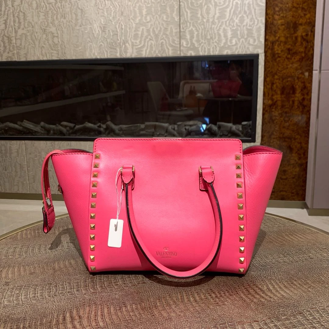95新 Valentino/华伦天奴 华伦天奴铆钉包/98新/NB12592