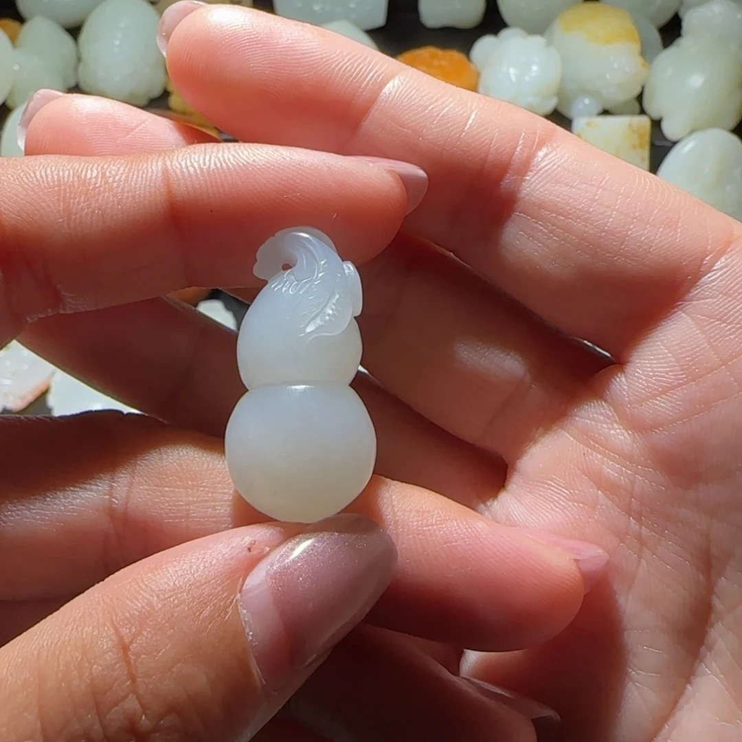 好***体和田玉未镶嵌颈饰