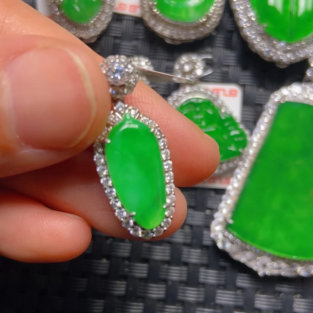 翡翠银S925镶嵌颈饰福瓜吊坠