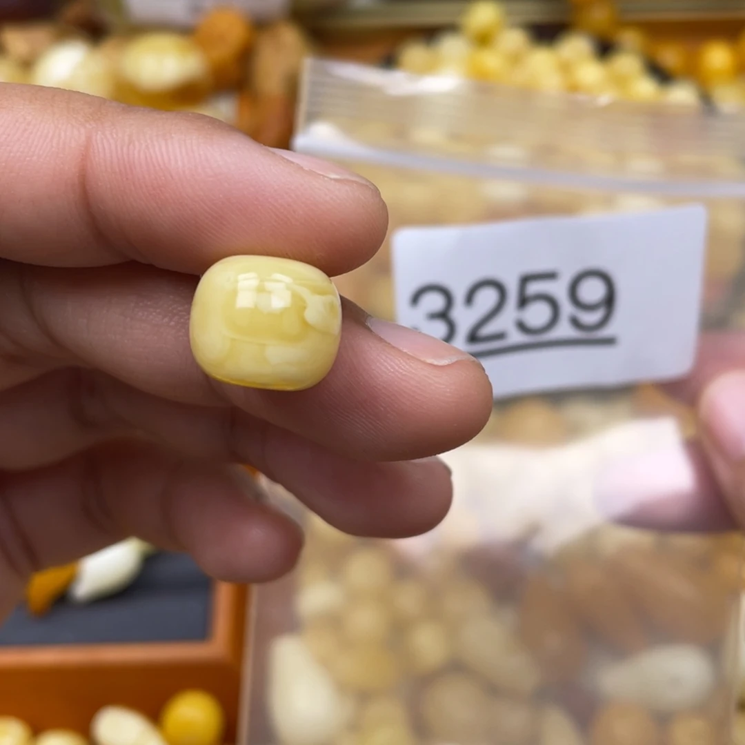 琥珀珠宝奇石未镶嵌东***晏