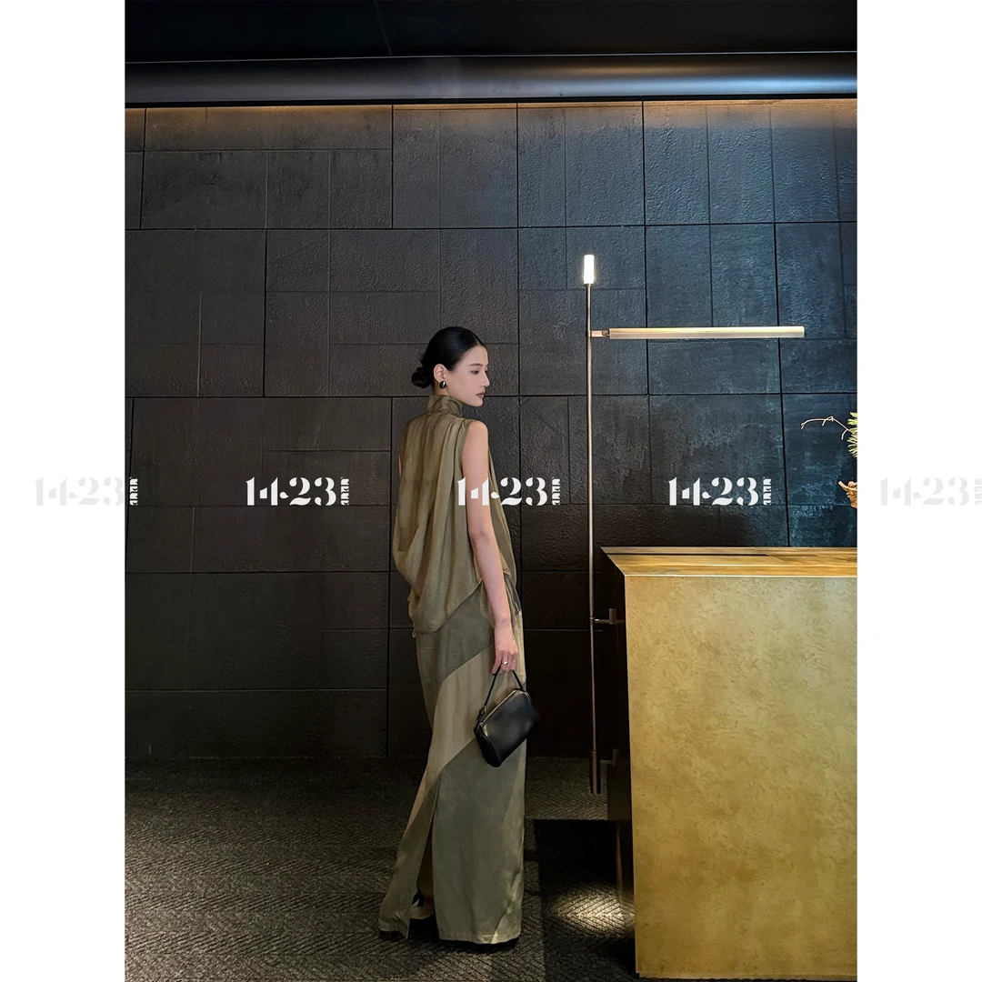 1423【优雅叙事】绿色设计皱褶垂坠感宽松高领上衣&不规则拼接半裙