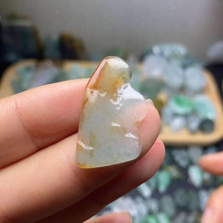 颈饰未镶嵌翡翠随形