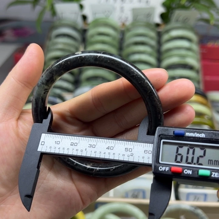 蛇纹石玉未镶嵌手镯62