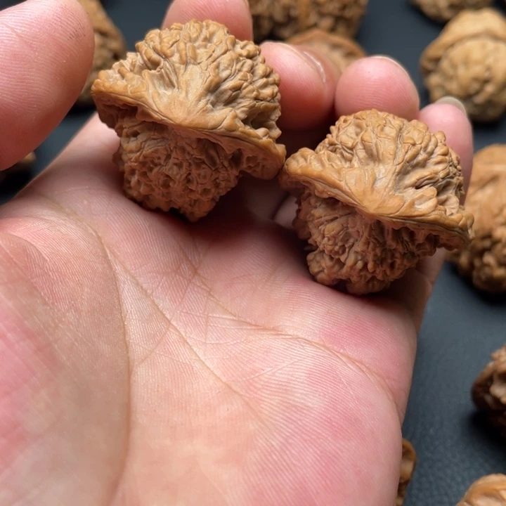 文玩核桃把件蛇头