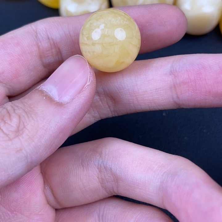 未镶嵌琥珀裸石天然原矿12