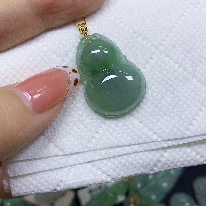 翡翠18K金镶嵌颈饰挂件