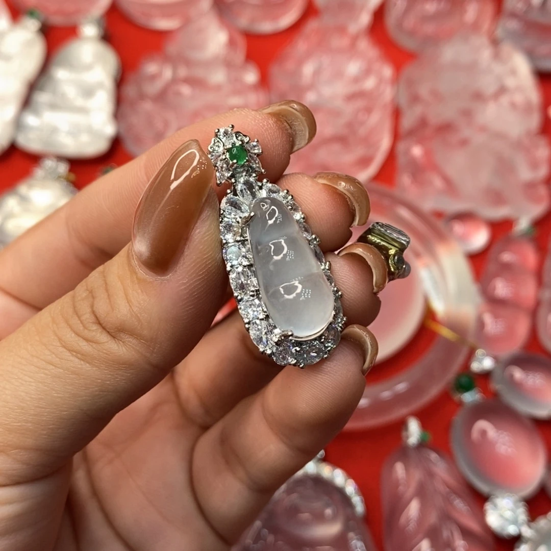 石英质玉合金吊坠赠链