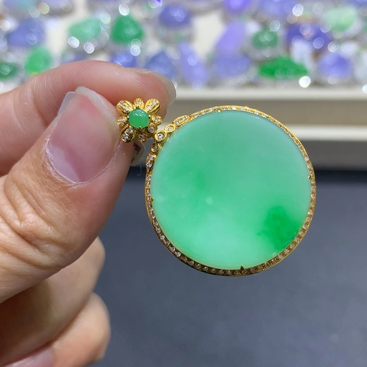 翡翠颈饰18K金镶嵌翡翠