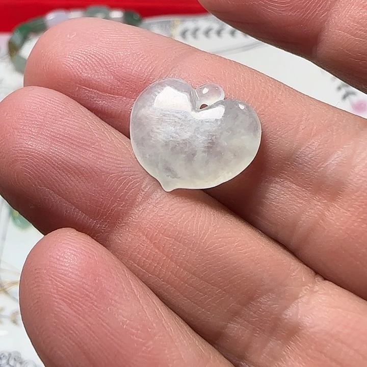 翡翠未镶嵌颈饰天然缅甸翡翠冰爱心