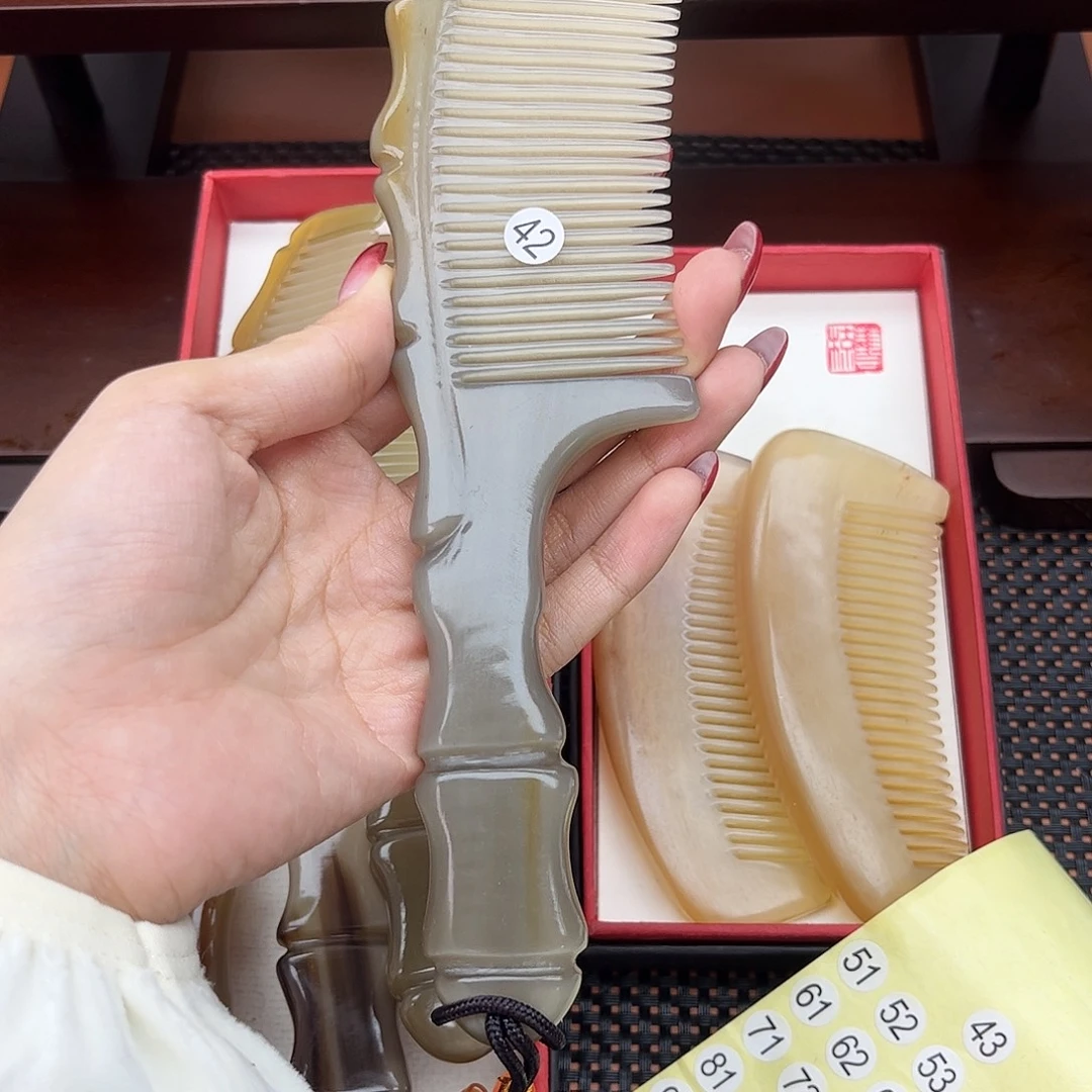 不***人手工制作纯牛角梳子