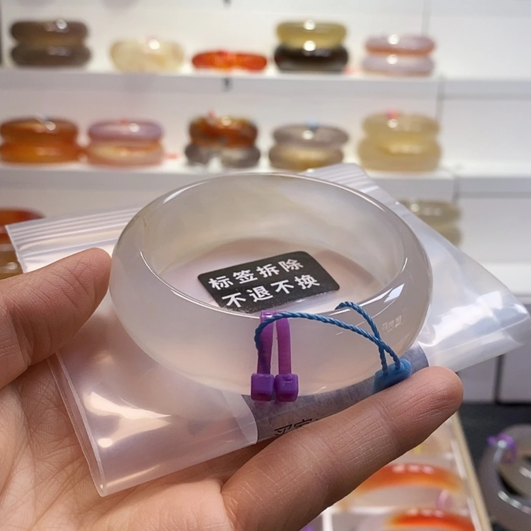 做***己玛瑙/玉髓未镶嵌手镯天然龙纹俏色