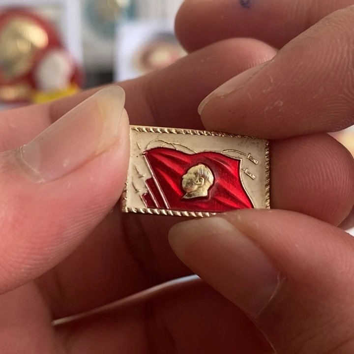 铝高****）红色纪念章小章红旗头像