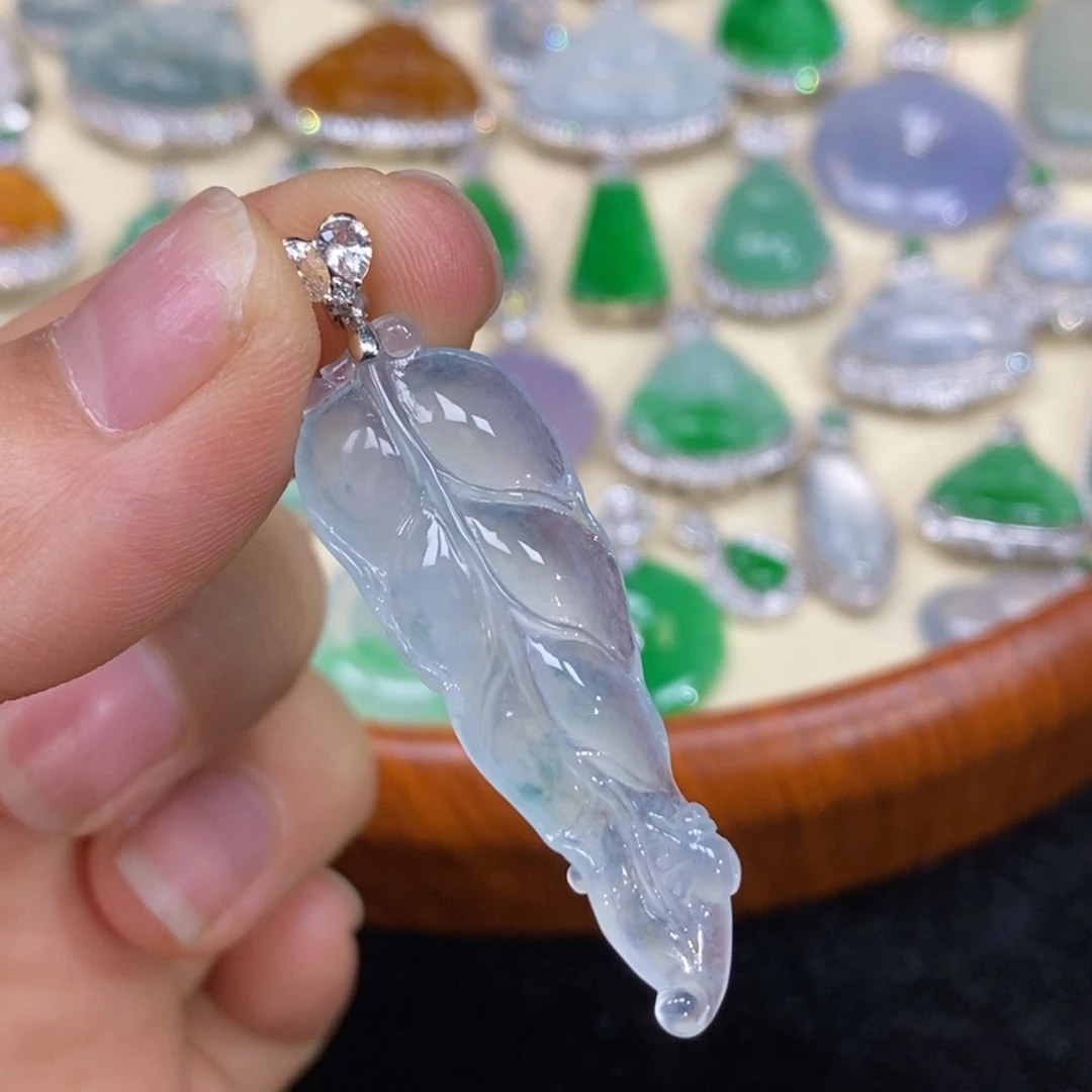 翡翠吊坠(赠链)18K金镶嵌