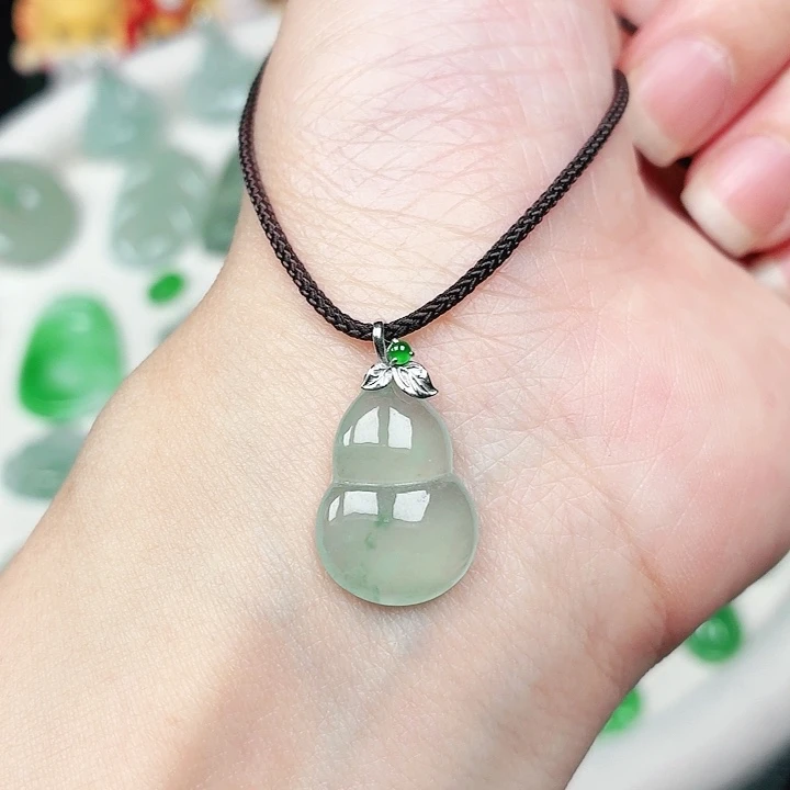 翡翠18K金镶嵌颈饰缅甸天然A货翡翠