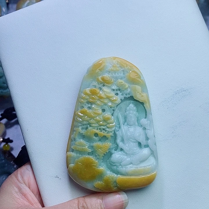 翡翠未镶嵌颈饰虚空藏
